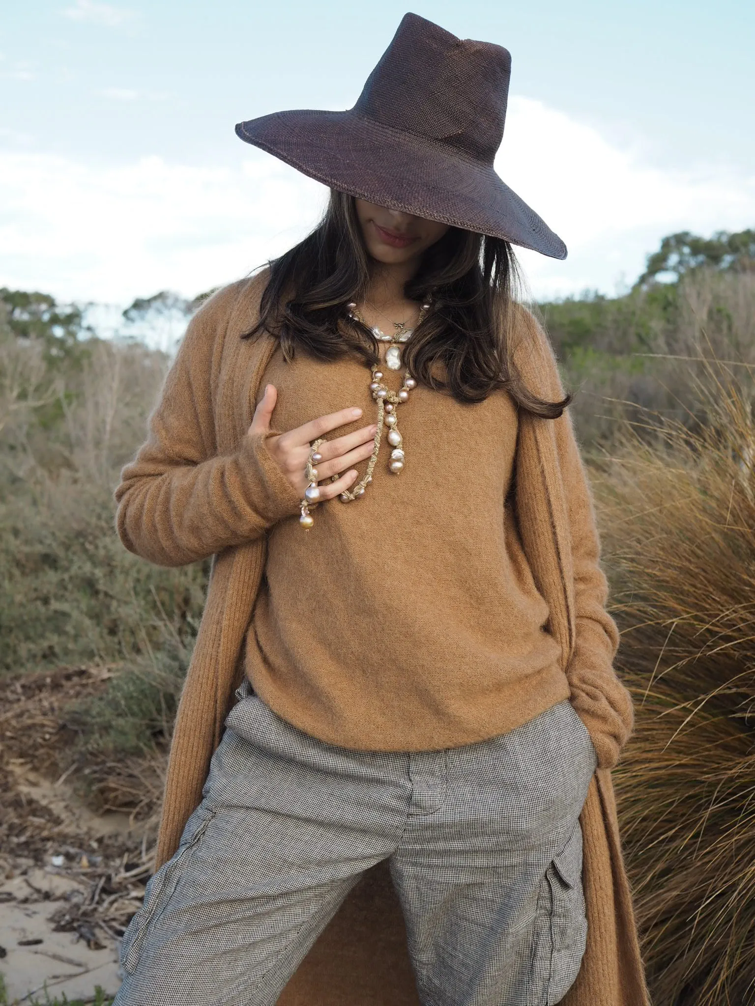 Light weight V-neck sweater (Alpaca) - Camel
