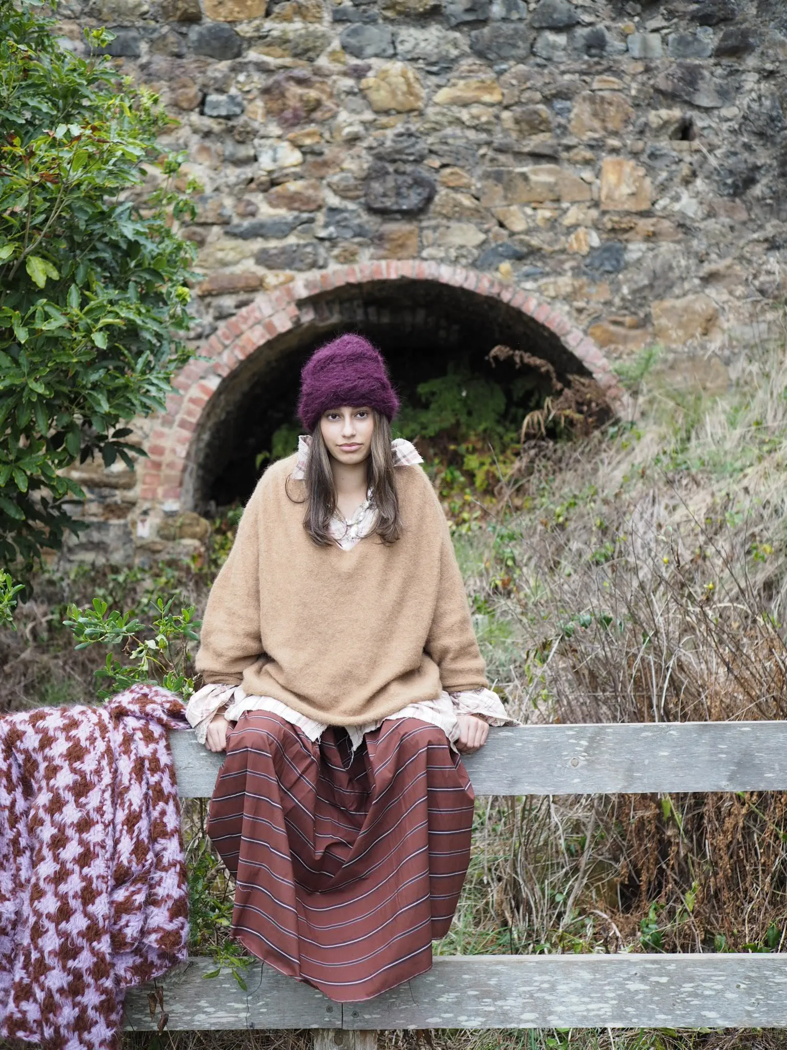 Light weight V-neck sweater (Alpaca) - Camel