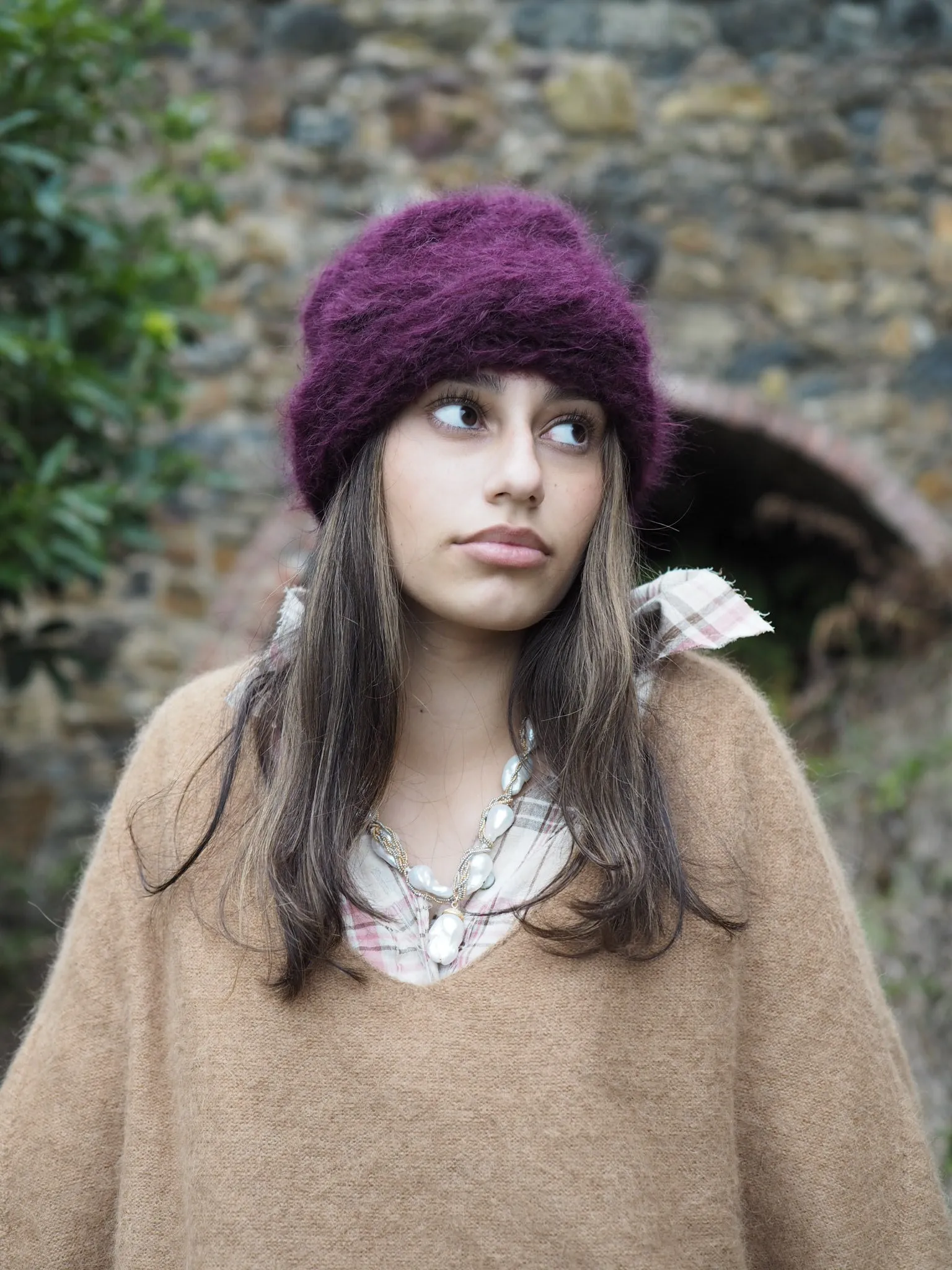 Light weight V-neck sweater (Alpaca) - Camel