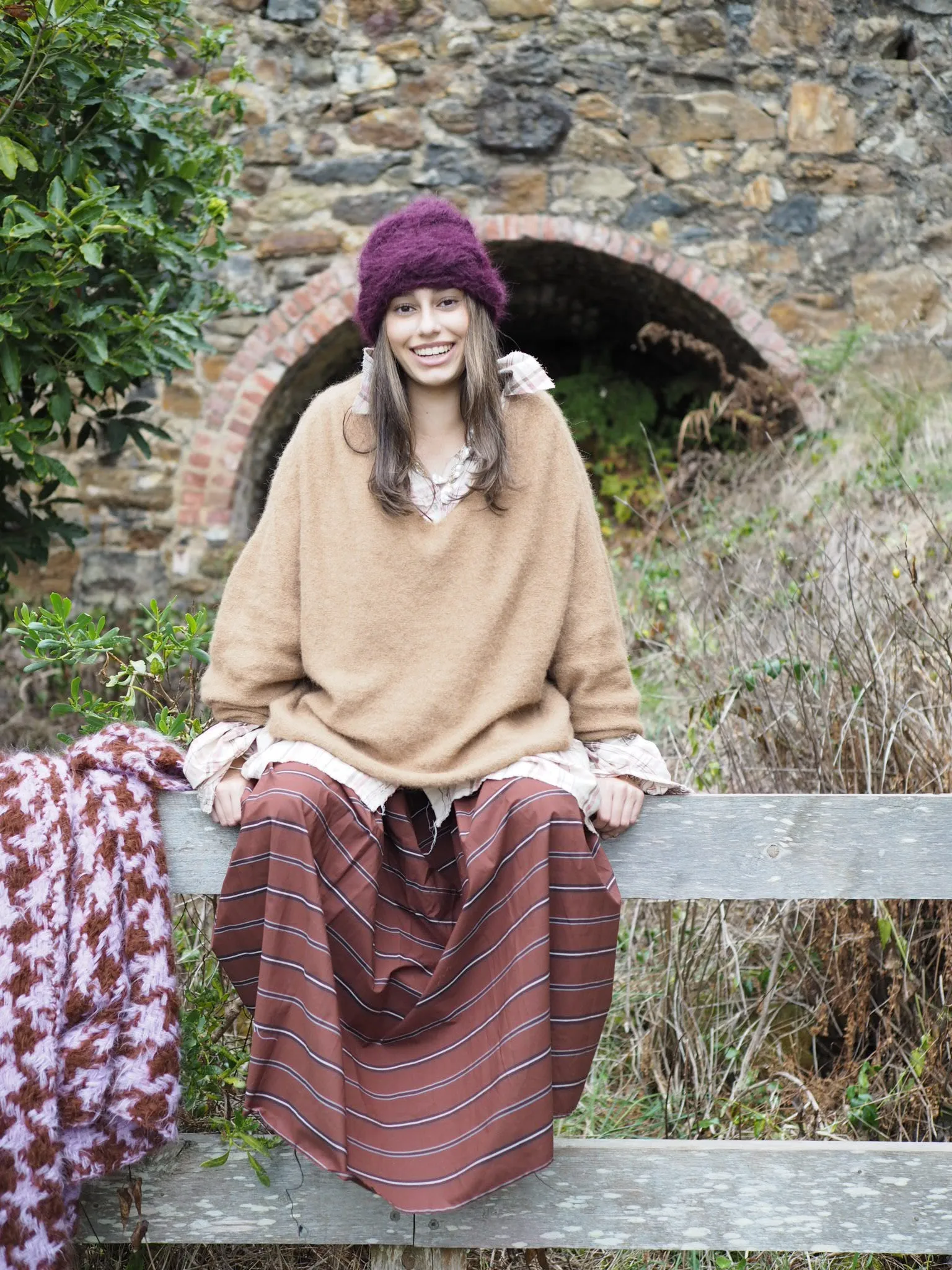 Light weight V-neck sweater (Alpaca) - Camel