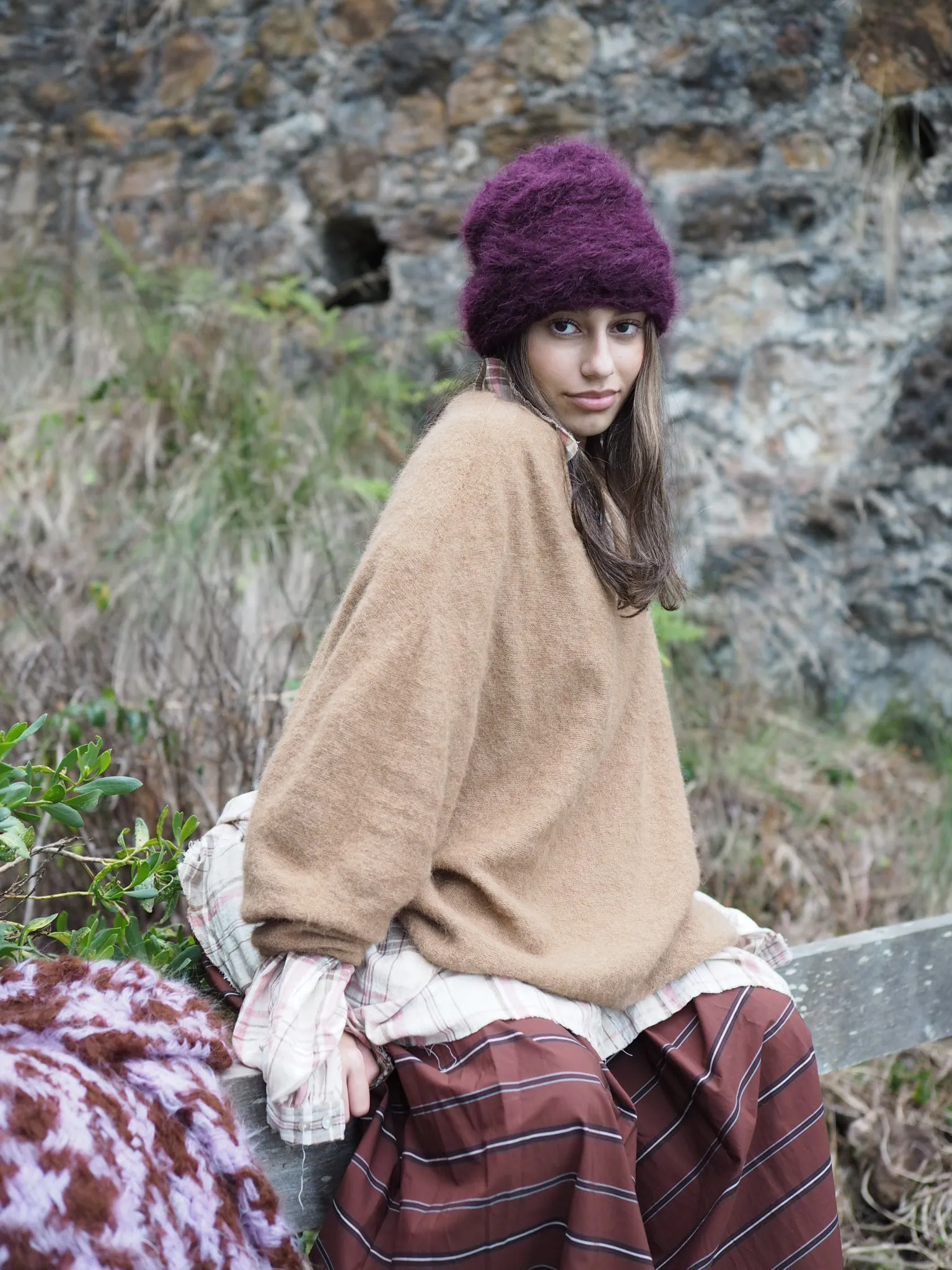 Light weight V-neck sweater (Alpaca) - Camel