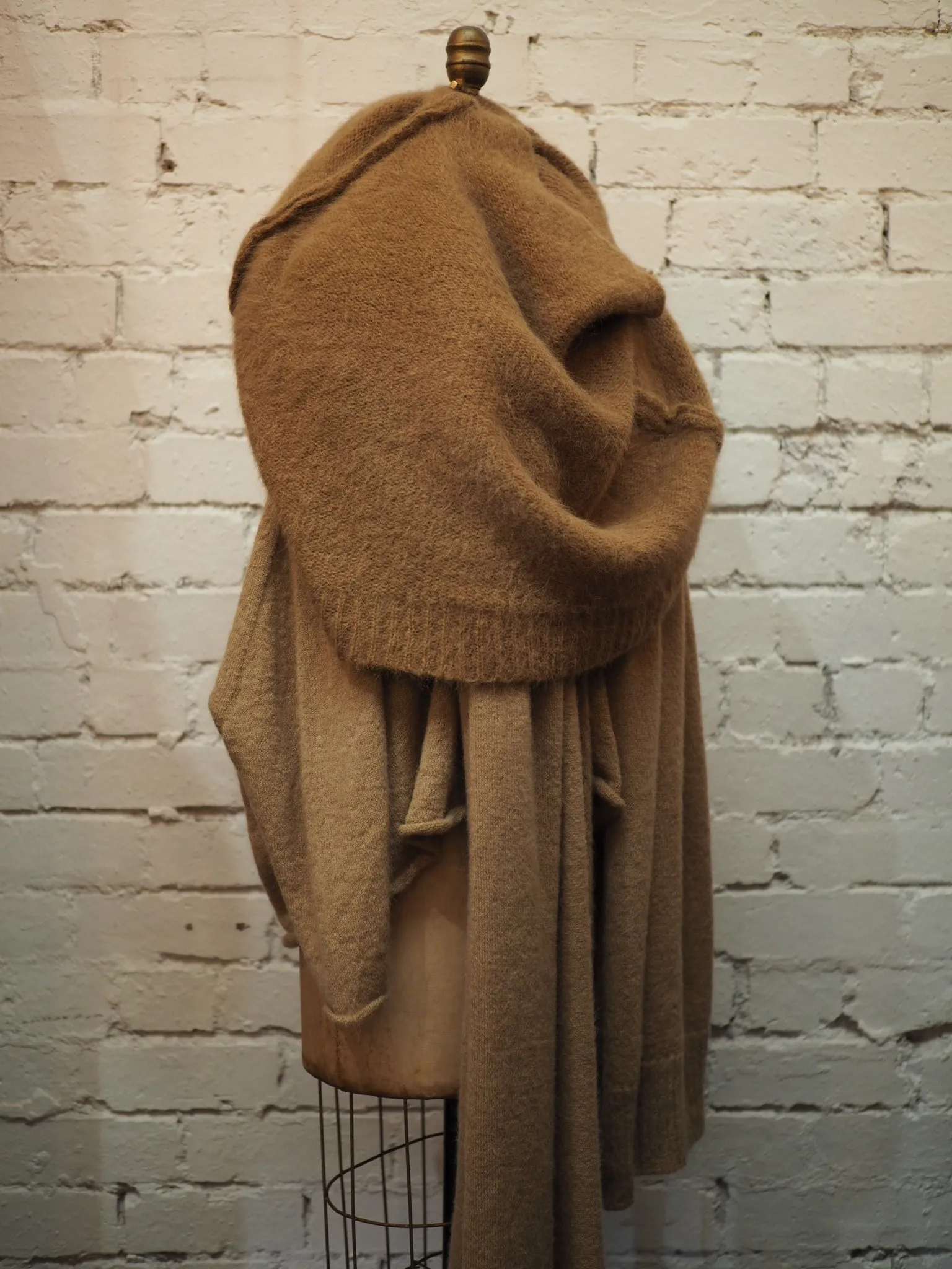 Light weight V-neck sweater (Alpaca) - Camel