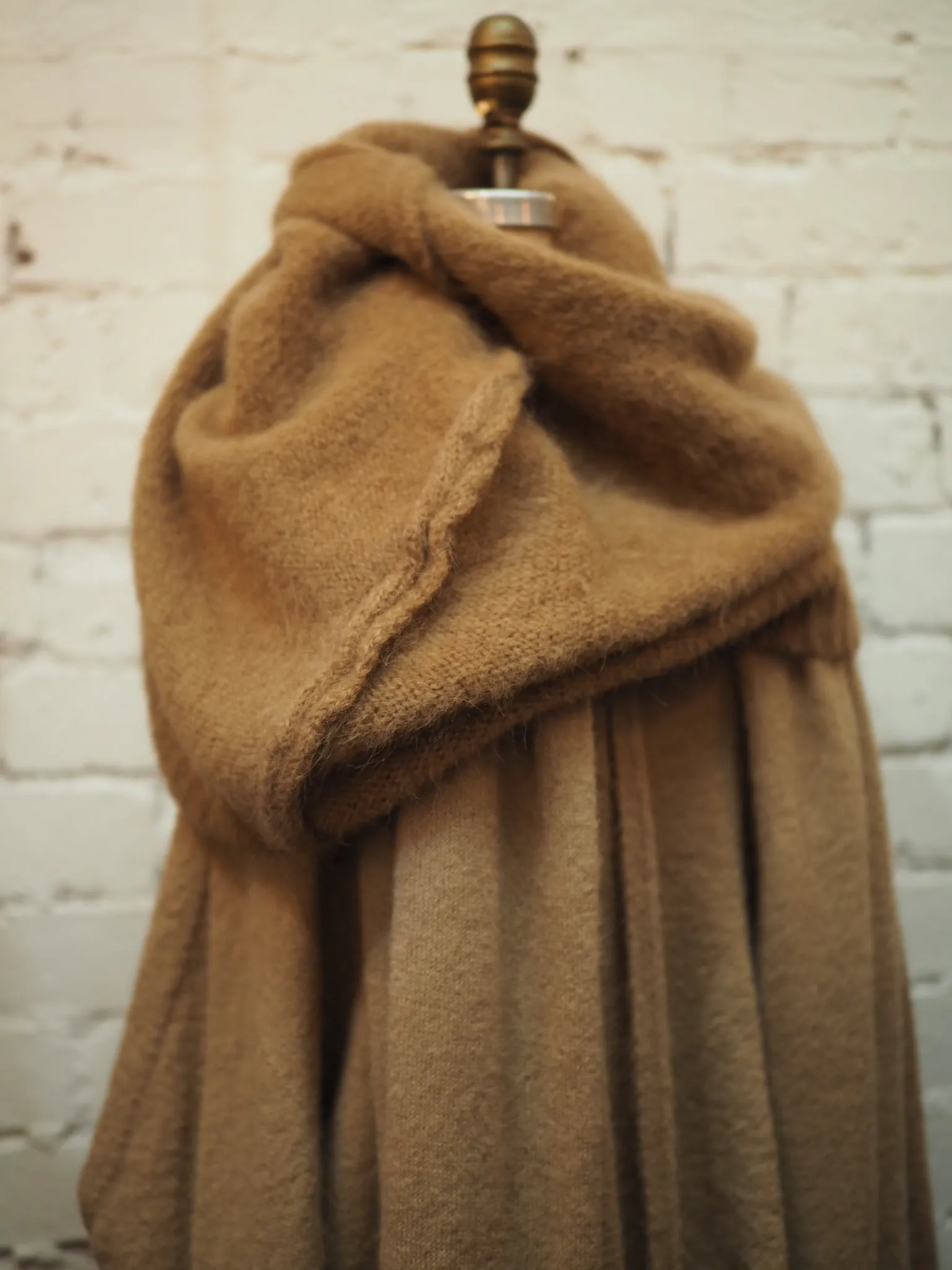 Light weight V-neck sweater (Alpaca) - Camel