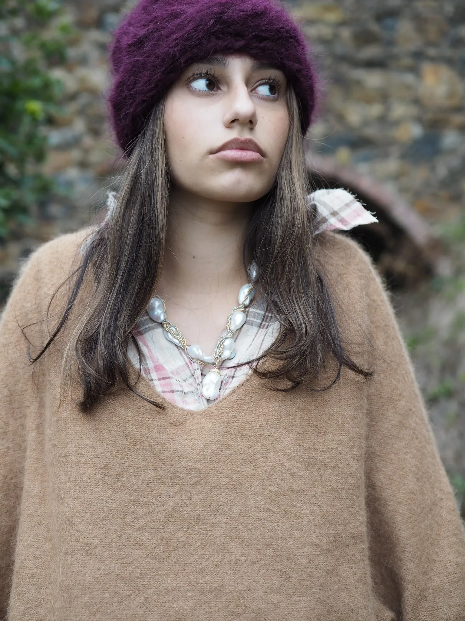 Light weight V-neck sweater (Alpaca) - Camel