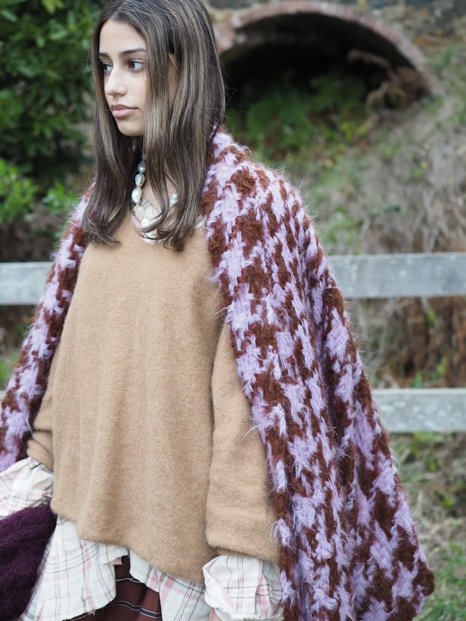Light weight V-neck sweater (Alpaca) - Camel