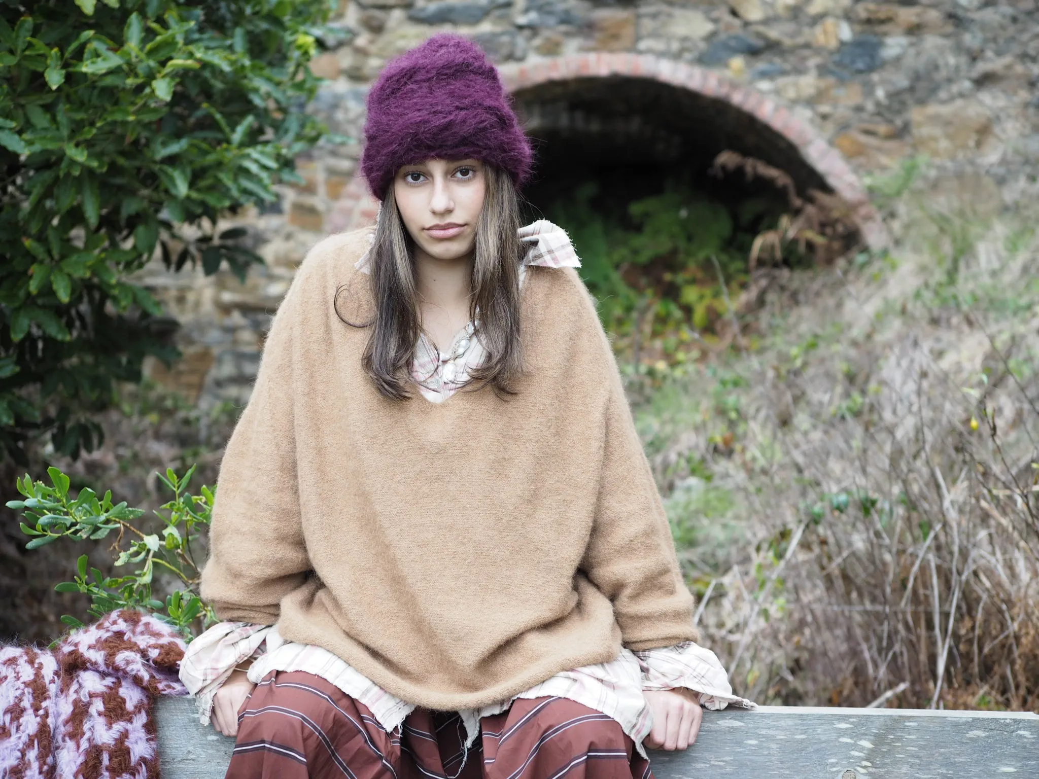 Light weight V-neck sweater (Alpaca) - Camel