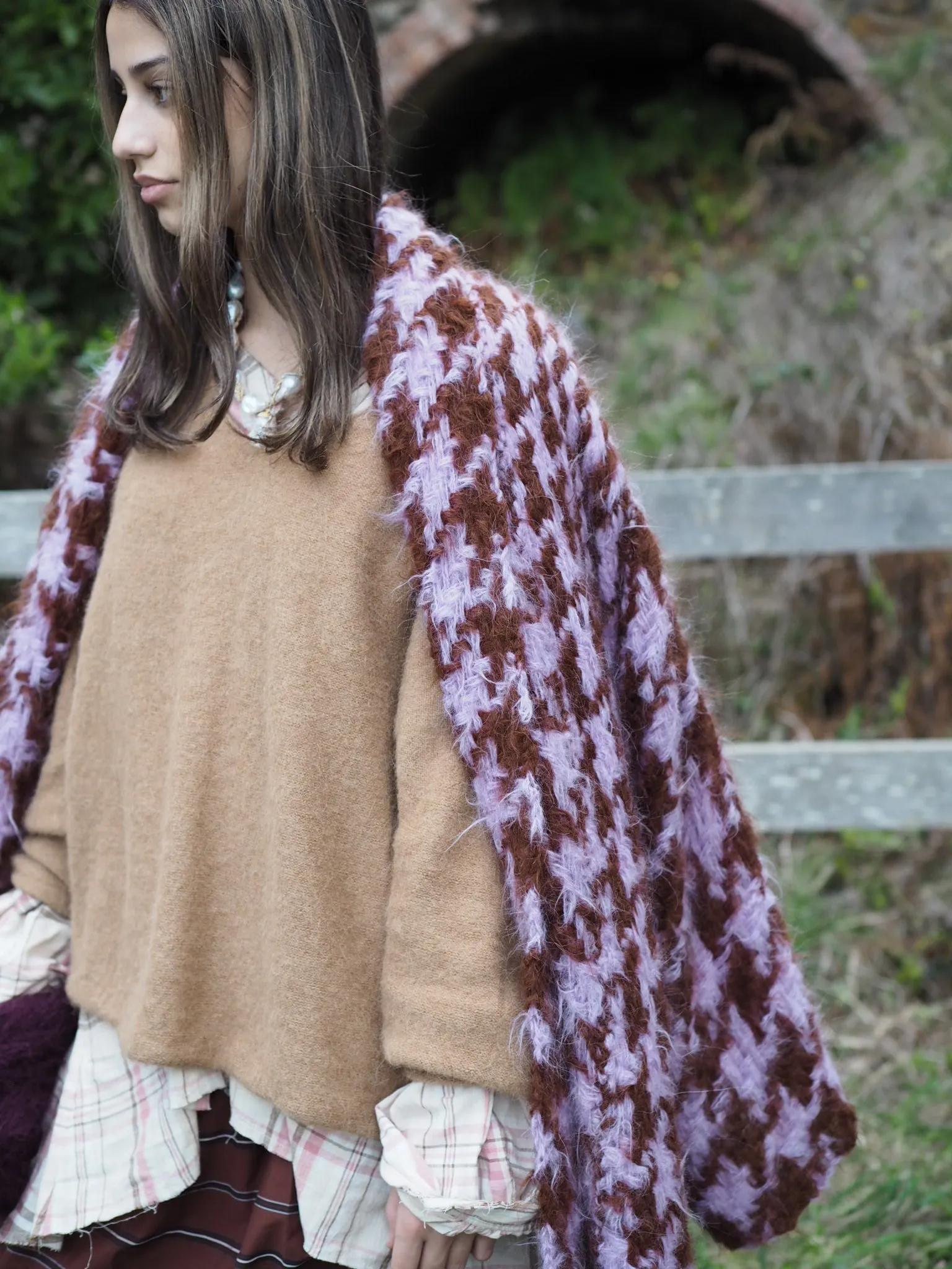 Light weight V-neck sweater (Alpaca) - Camel