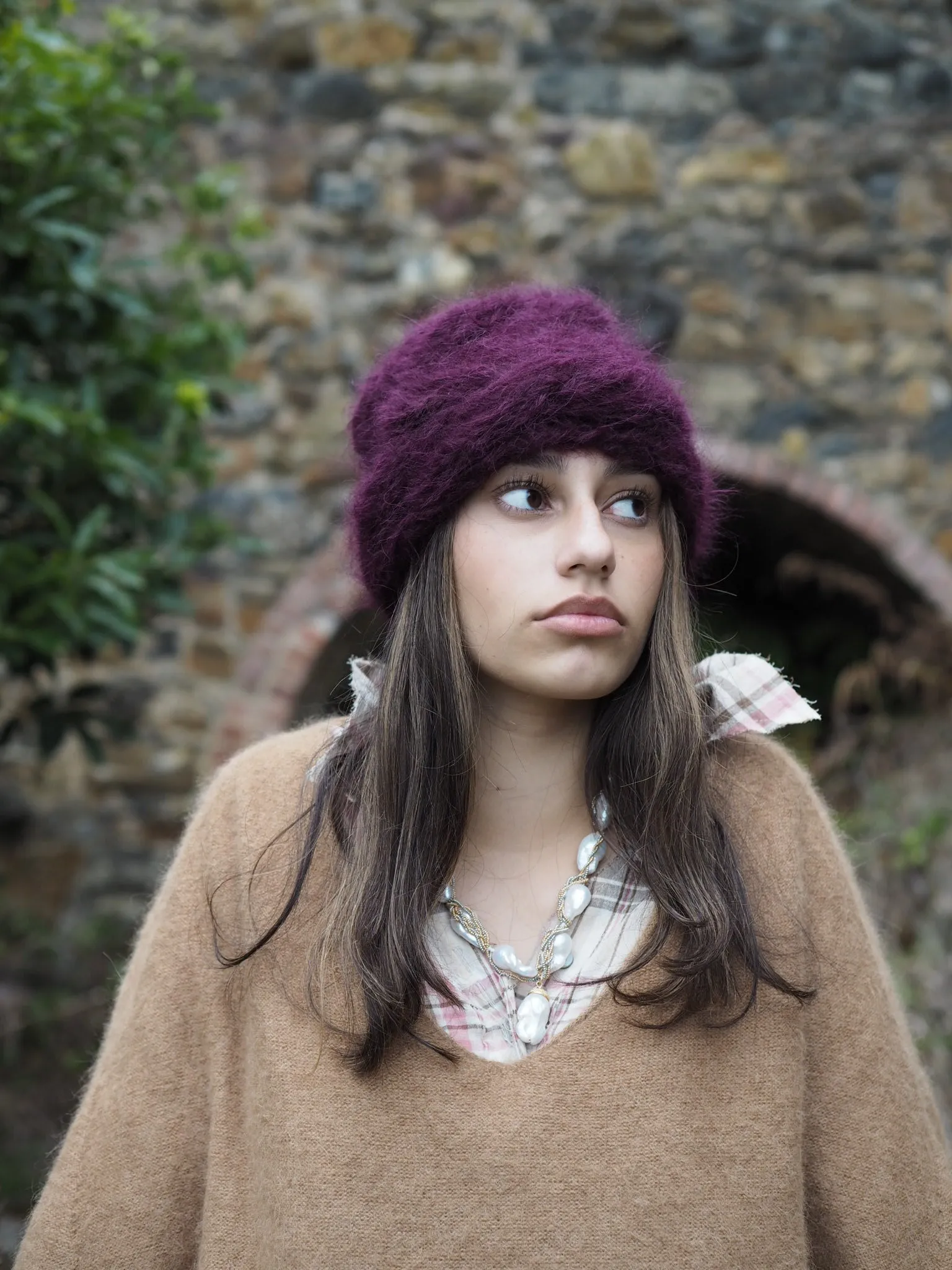 Light weight V-neck sweater (Alpaca) - Camel