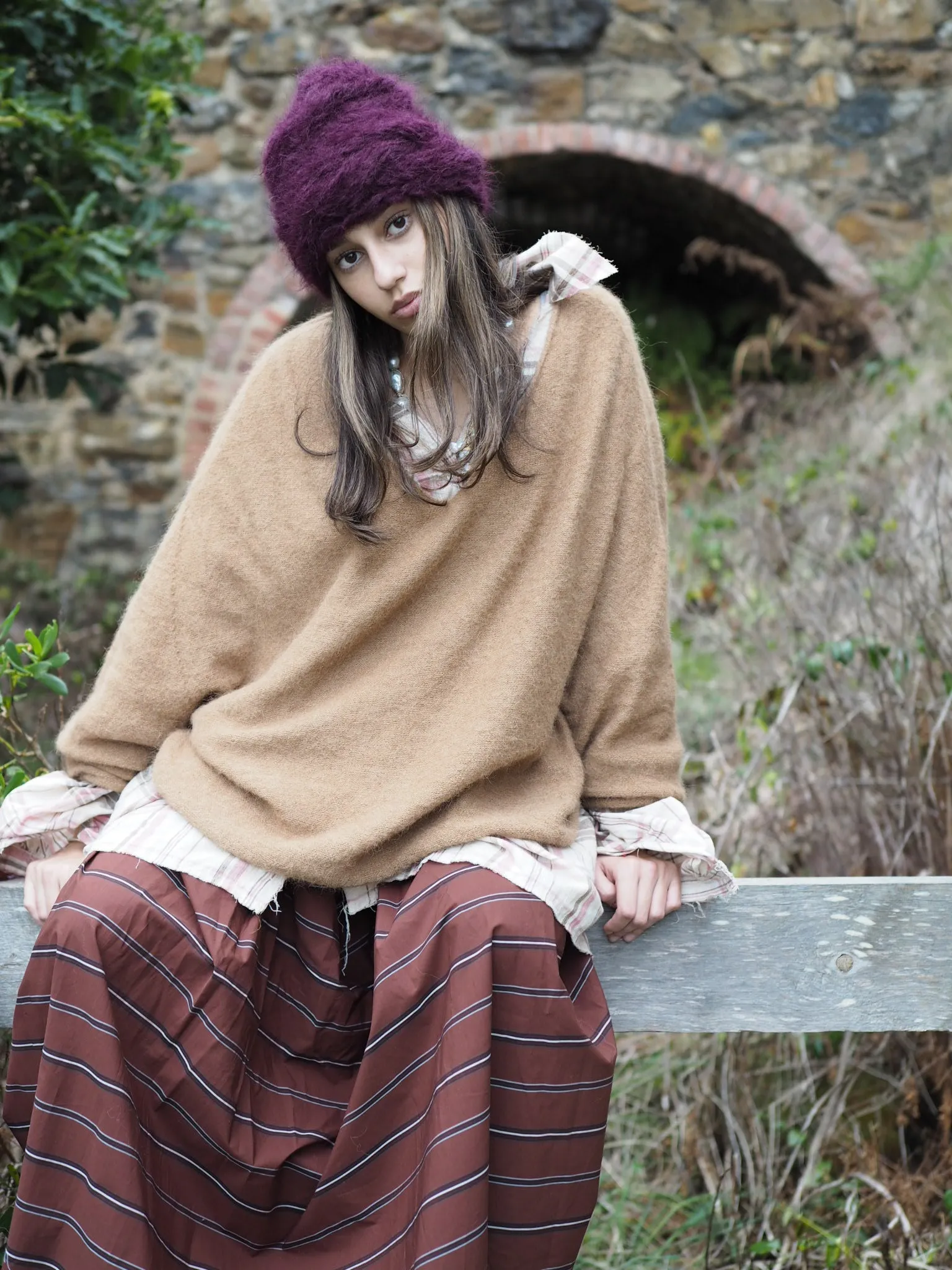 Light weight V-neck sweater (Alpaca) - Camel