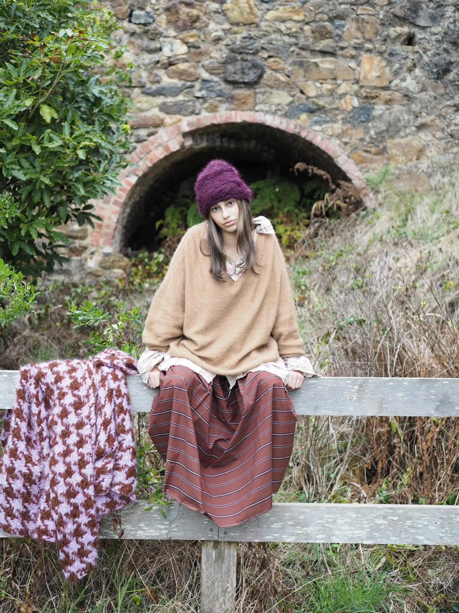 Light weight V-neck sweater (Alpaca) - Camel