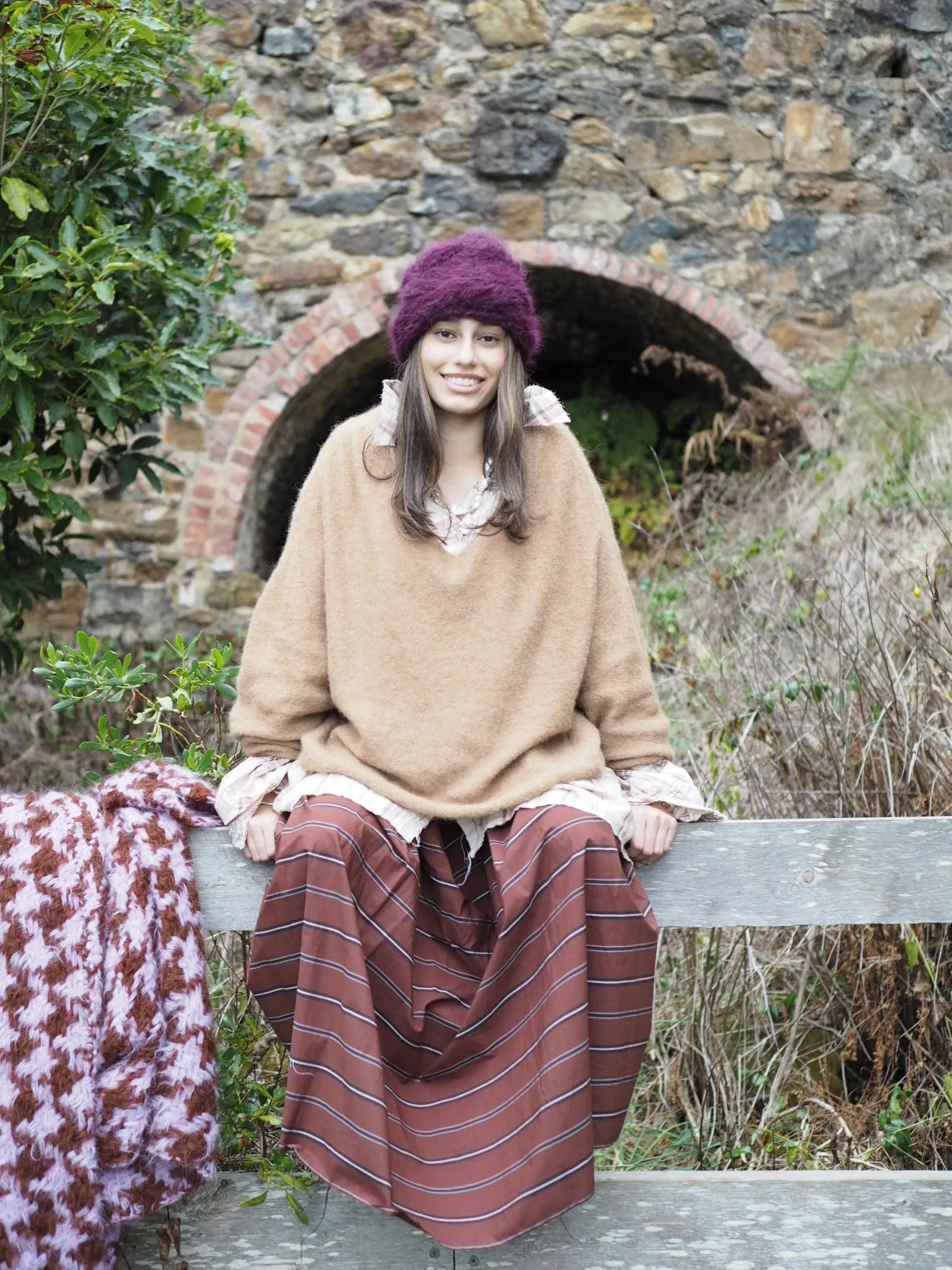 Light weight V-neck sweater (Alpaca) - Camel