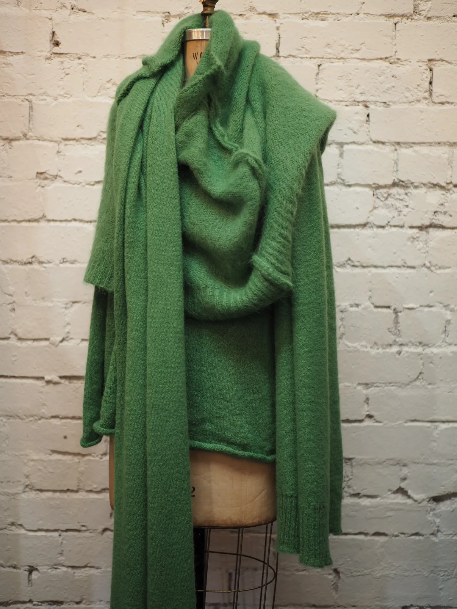 Light weight V-neck sweater (Alpaca) - Green